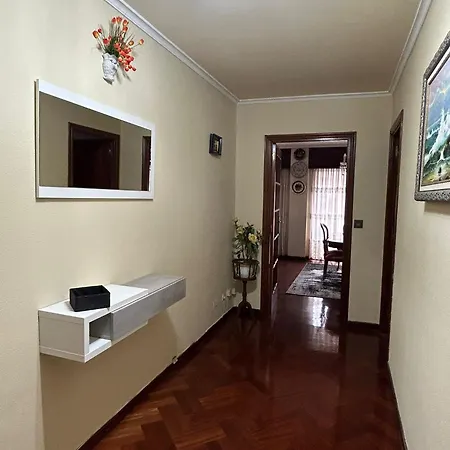 Centro. Tres Dormitorios, Dos Banos Y Terrazas * Vigo