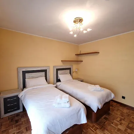 Centro. Tres Dormitorios, Dos Banos Y Terrazas Apartment Vigo
