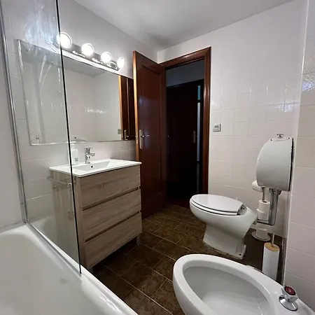 Centro. Tres Dormitorios, Dos Banos Y Terrazas Apartment